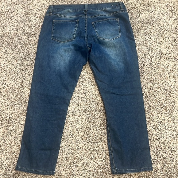 Size 4 CAbi Capri Jeans - Picture 2 of 3